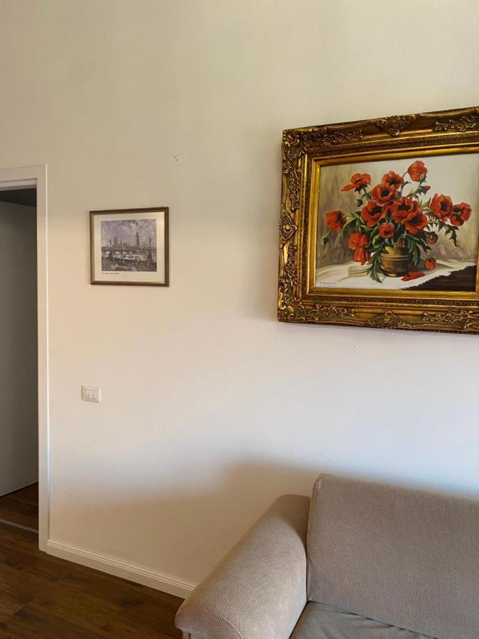 Ambassador Tirana Apartment Esterno foto