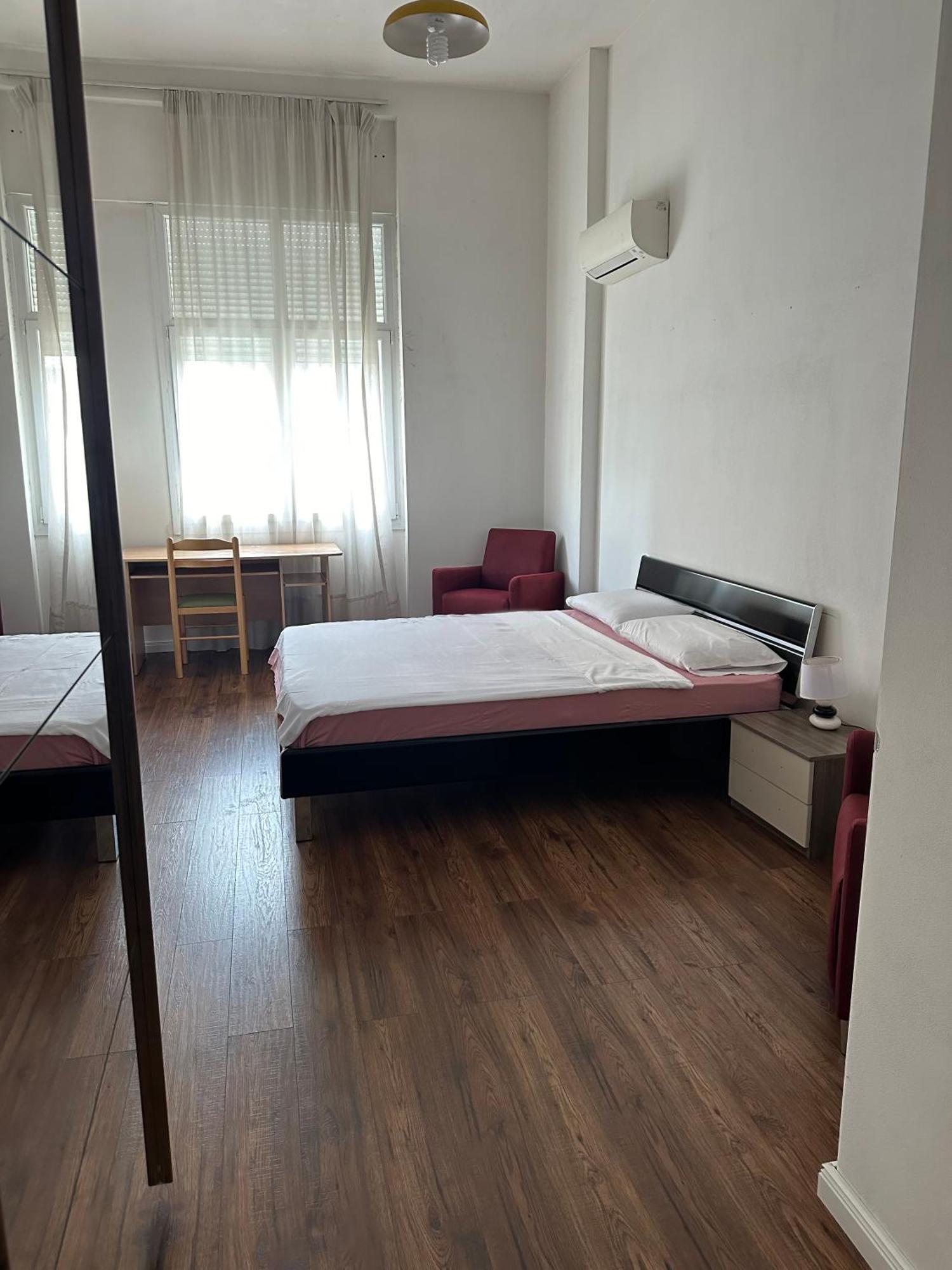 Ambassador Tirana Apartment Esterno foto